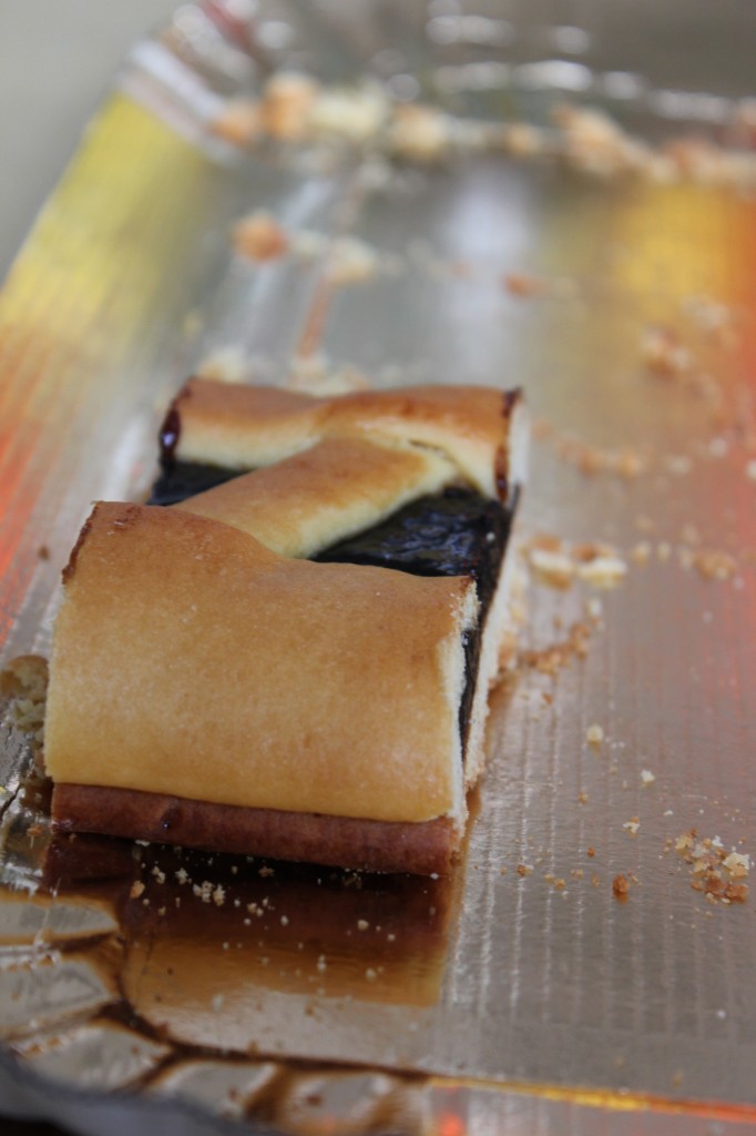 Sour Blackberry Jam Cookie Tart